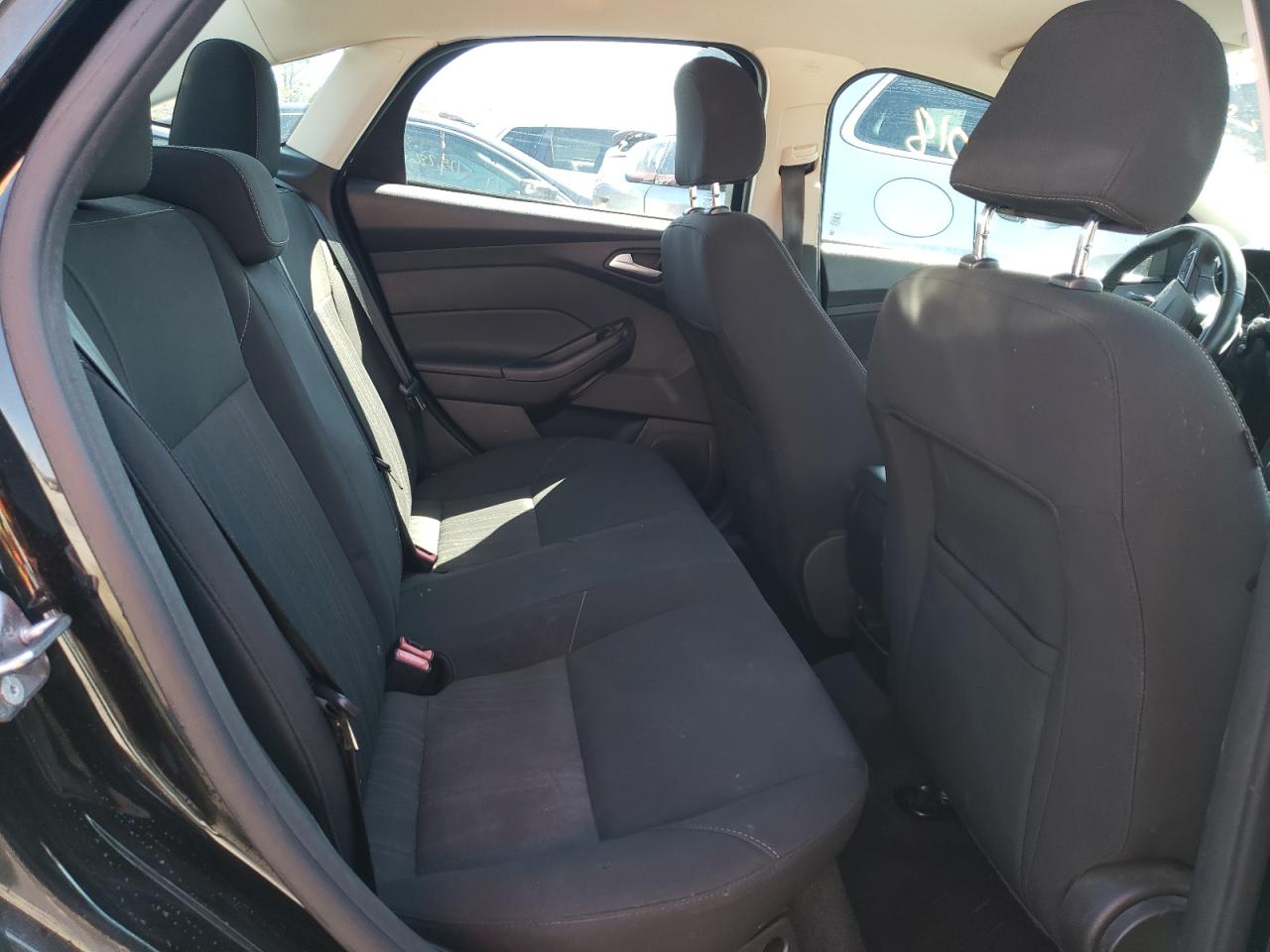 Photo 6 from auction – 2015 FORD FOCUS SE with VIN 1FADP3F2XFL298710