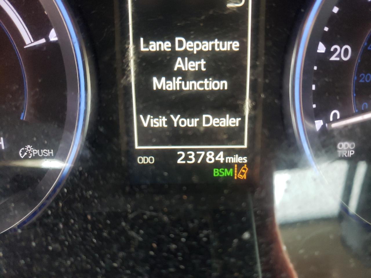 Photo 8 from auction – 2018 TOYOTA HIGHLANDER with VIN 5TDJGRFH6JS047355