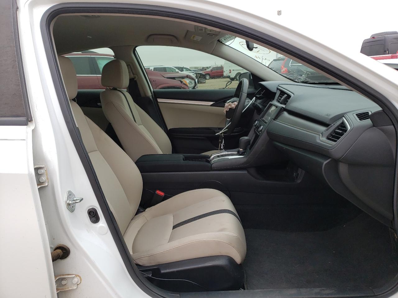Photo 5 from auction – 2017 HONDA CIVIC LX with VIN 19XFC2F57HE069562