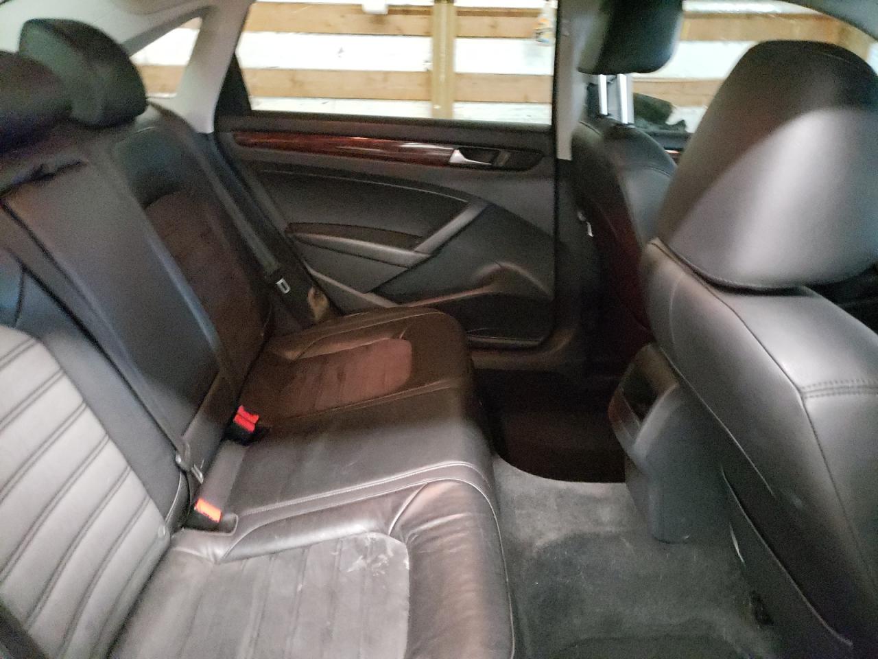 Photo 6 from auction – 2012 VOLKSWAGEN PASSAT SEL with VIN 1VWCM7A36CC080214