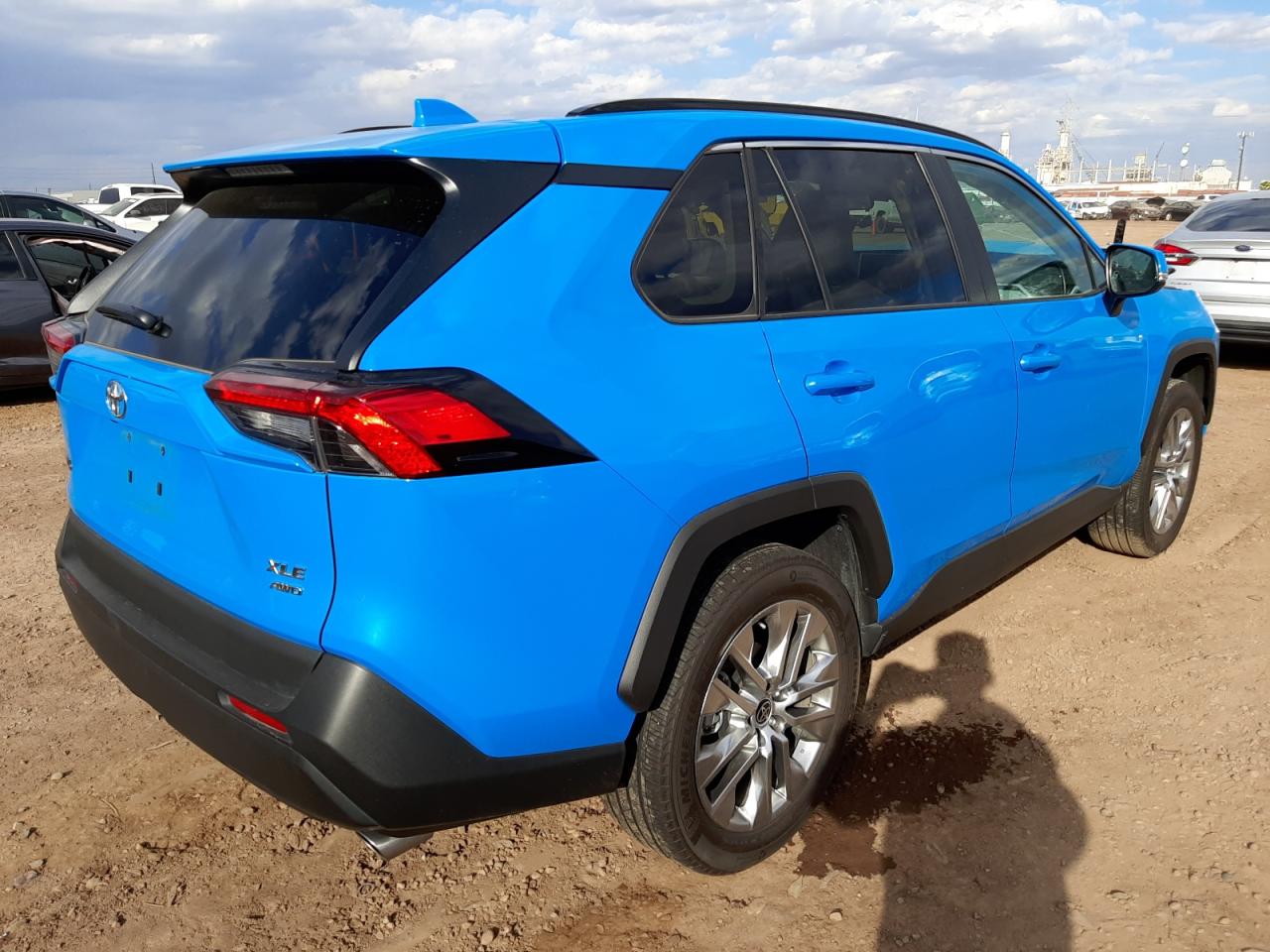 Photo 4 from auction – 2021 TOYOTA RAV4 with VIN 2T3A1RFV1MW175125
