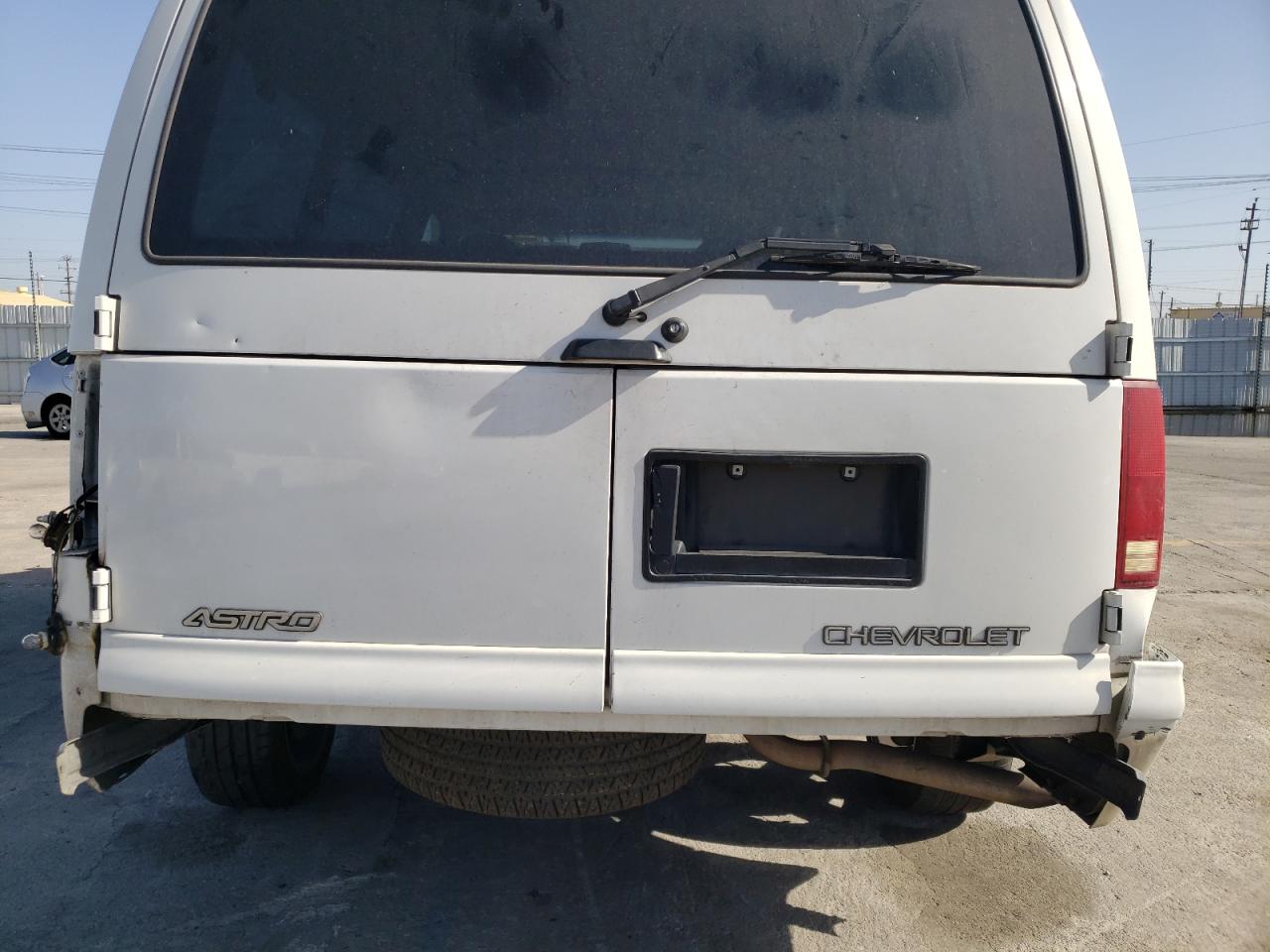 Photo 9 from auction – 2001 CHEVROLET ASTRO with VIN 1GNDM19WX1B150052
