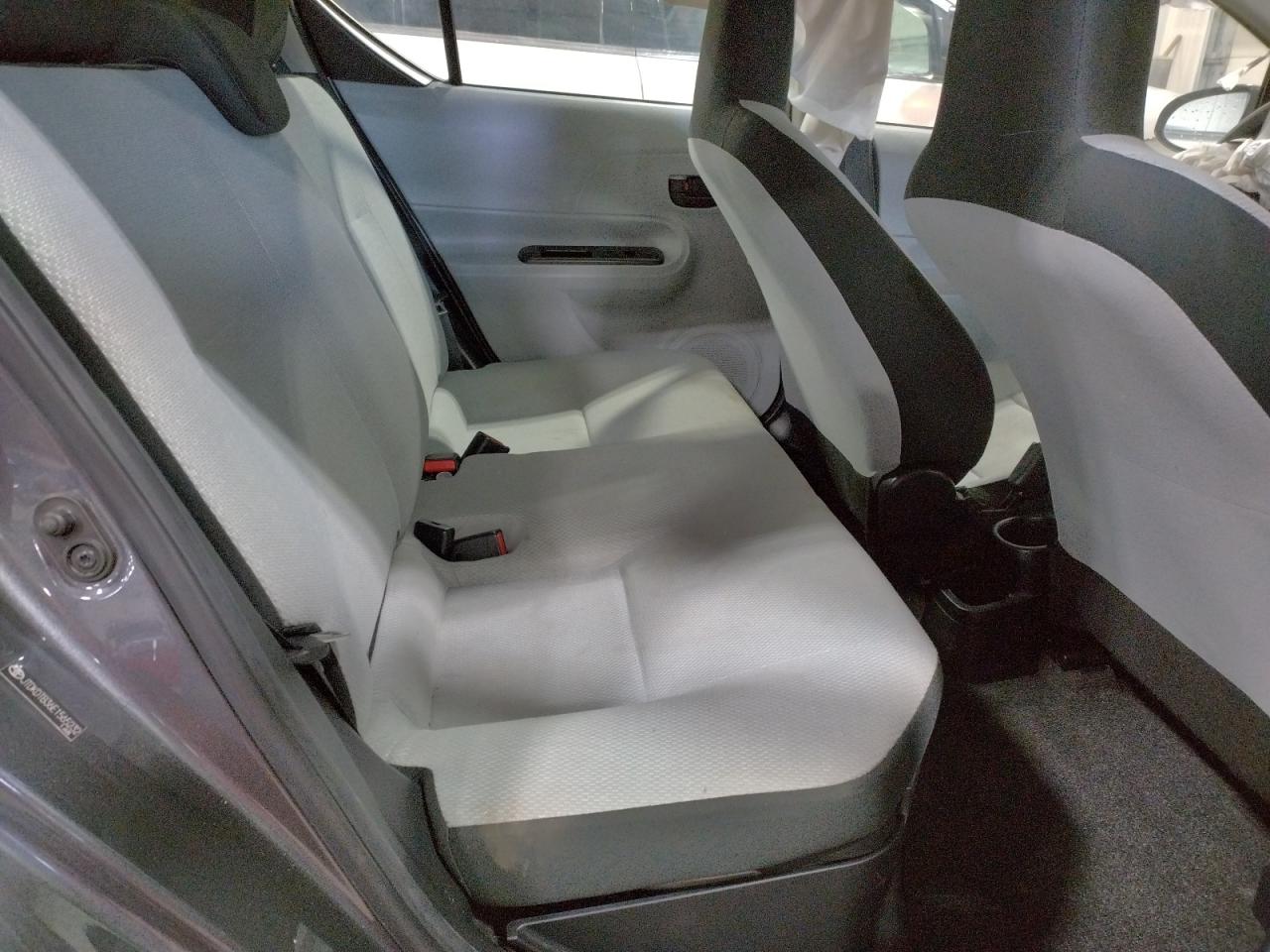 Photo 6 from auction – 2014 TOYOTA PRIUS C with VIN JTDKDTB36E1565232
