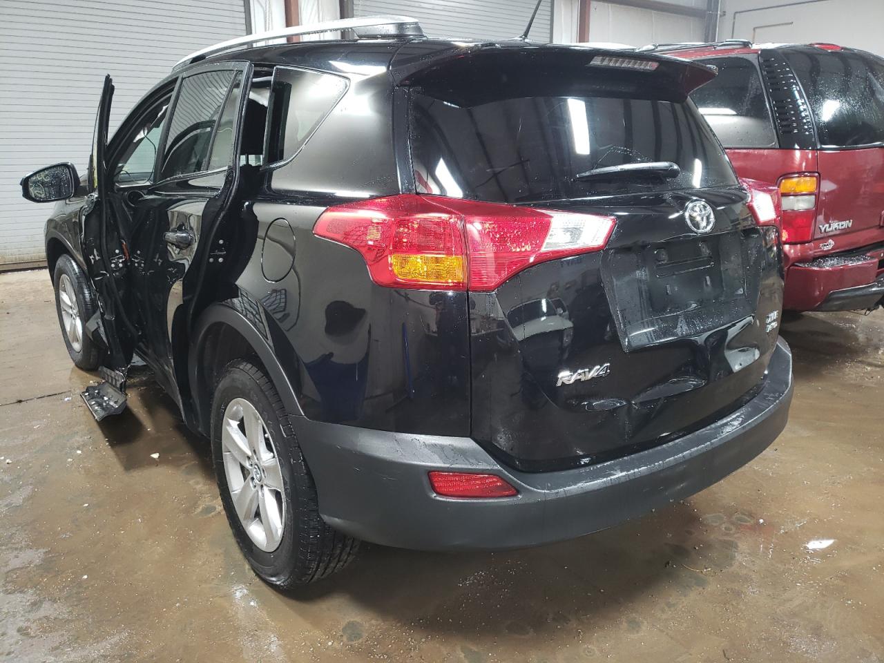 Photo 3 from auction – 2015 TOYOTA RAV4 XLE with VIN 2T3RFREV8FW238696