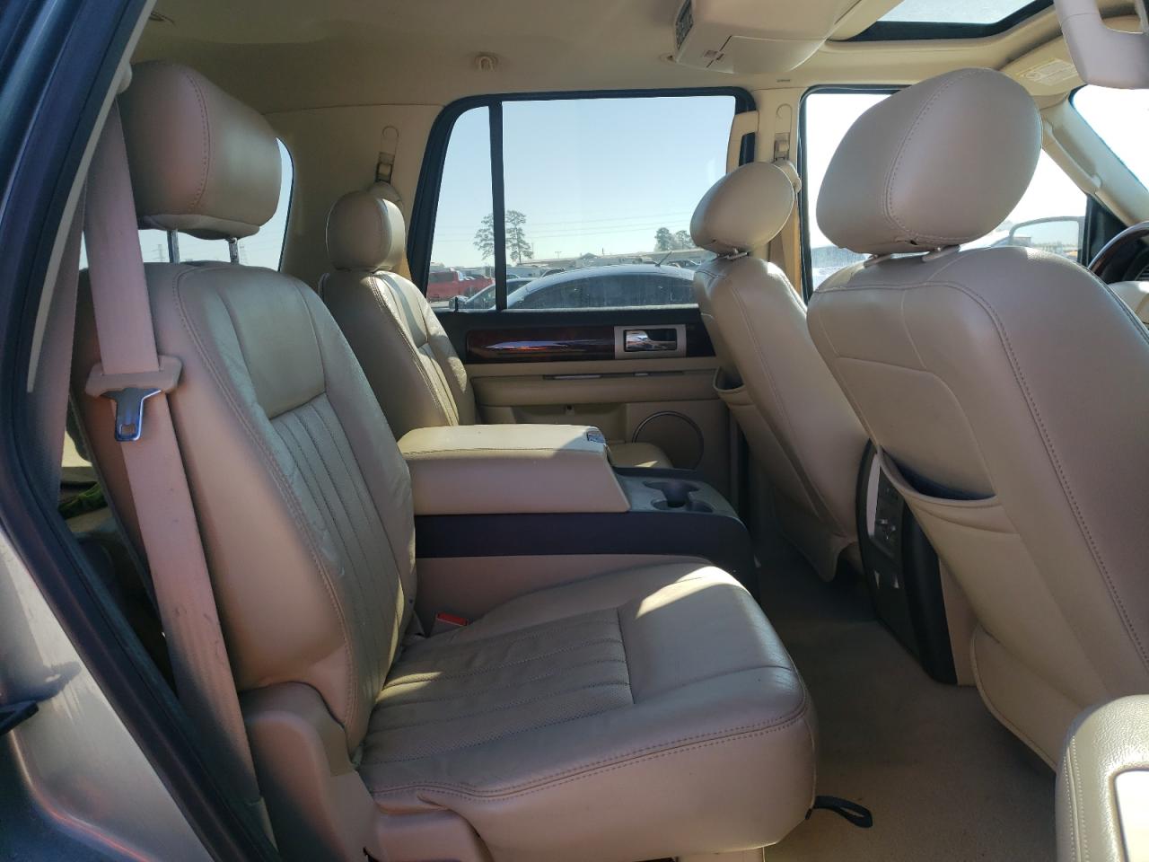 Photo 6 from auction – 2006 LINCOLN NAVIGATOR with VIN 5LMFU28516LJ20786