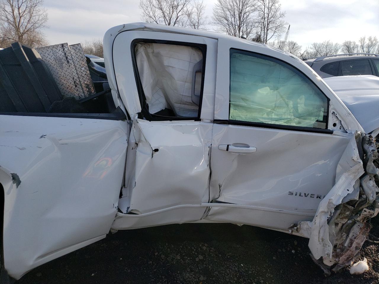 Photo 6 from auction – 2015 CHEVROLET SILVERADO with VIN 1GCVKREC0FZ319975