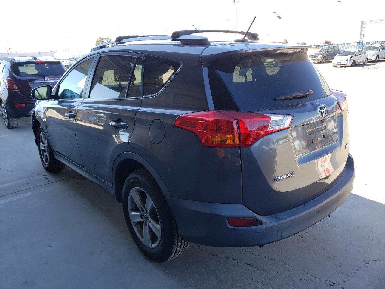 Photo 3 from auction – 2015 TOYOTA RAV4 XLE with VIN 2T3WFREV6FW177352
