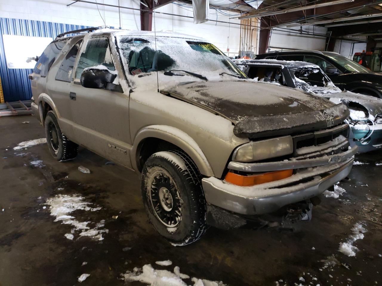CHEVROLET BLAZER 2000 with VIN 1GNCT18W3YK131997 - Photo from auction