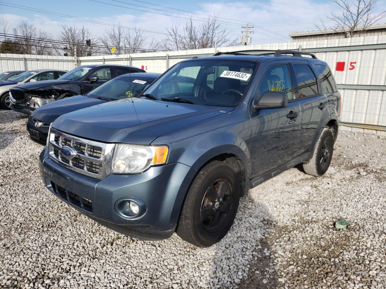 Photo 2 from auction – 2010 FORD ESCAPE SE with VIN 1FMCU0DG9AKA54505