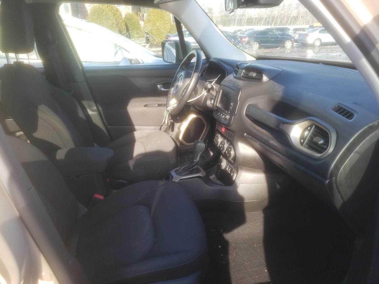 Photo 5 from auction – 2015 JEEP RENEGADE L with VIN ZACCJBBT3FPB99982