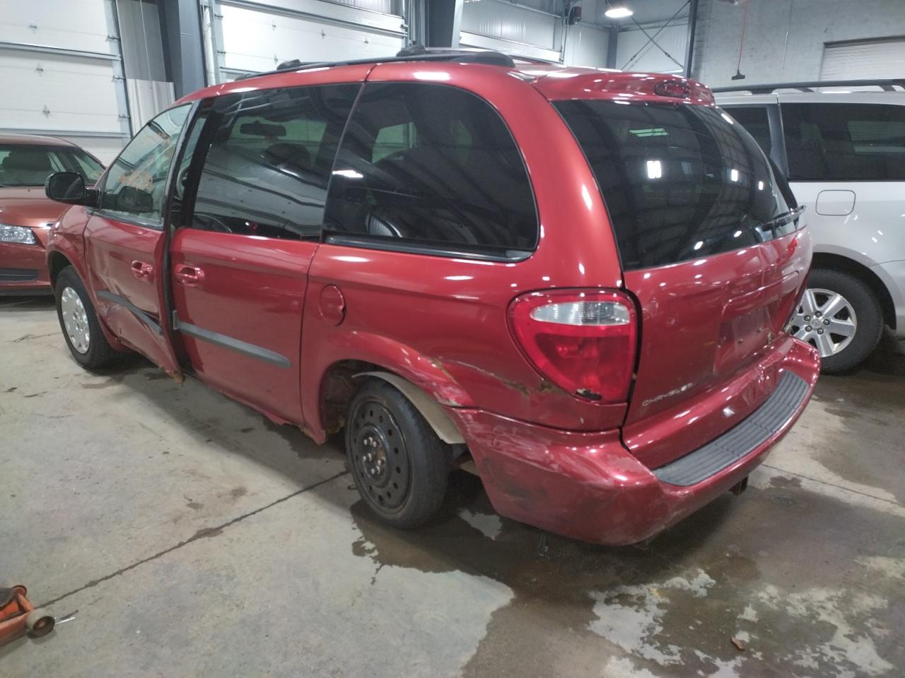 Photo 3 from auction – 2002 CHRYSLER VOYAGER LX with VIN 1C4GJ45392B696547