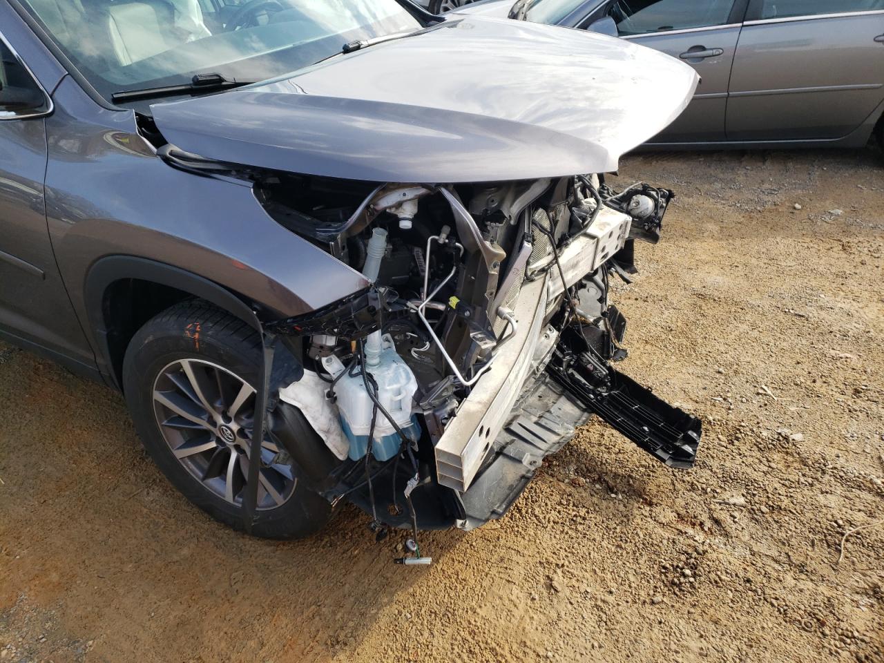 Photo 9 from auction – 2019 TOYOTA HIGHLANDER with VIN 5TDJZRFH0KS571127