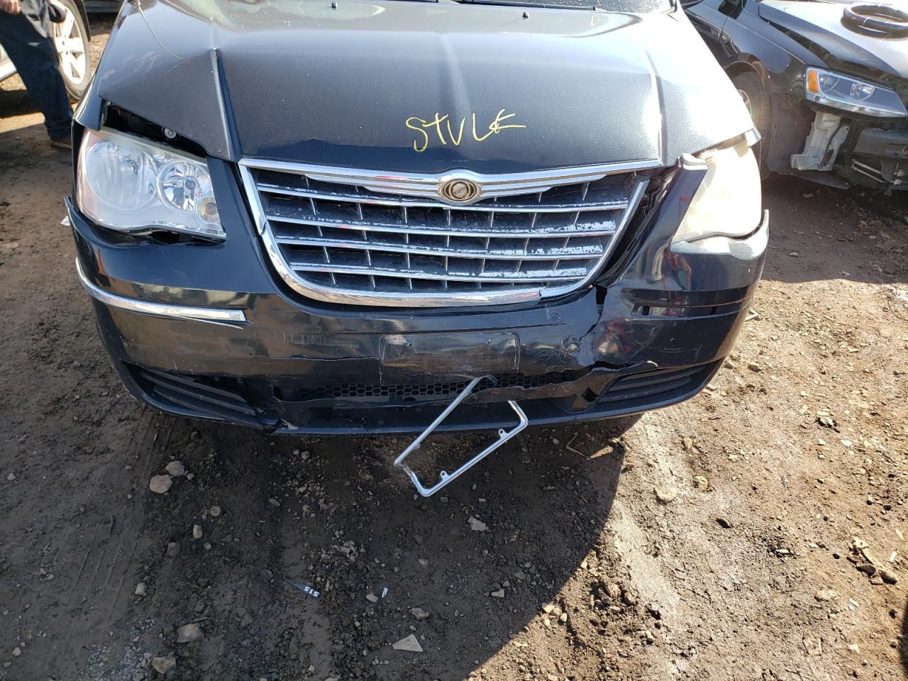 Photo 9 from auction – 2008 CHRYSLER TOWN & COU with VIN 2A8HR44H08R788191