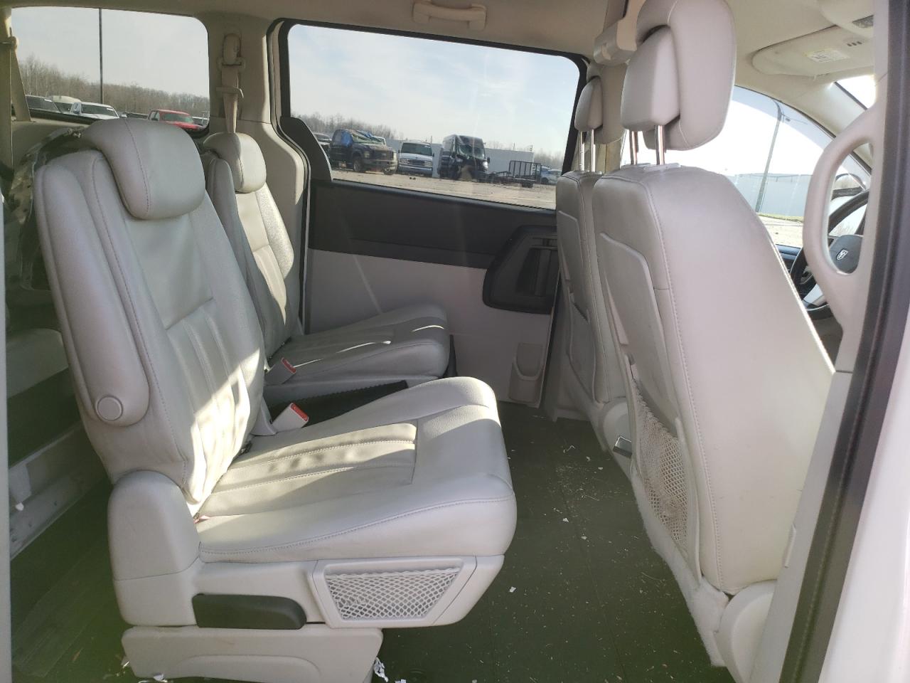 Photo 6 from auction – 2010 DODGE GRAND CARA with VIN 2D4RN5DX0AR372199