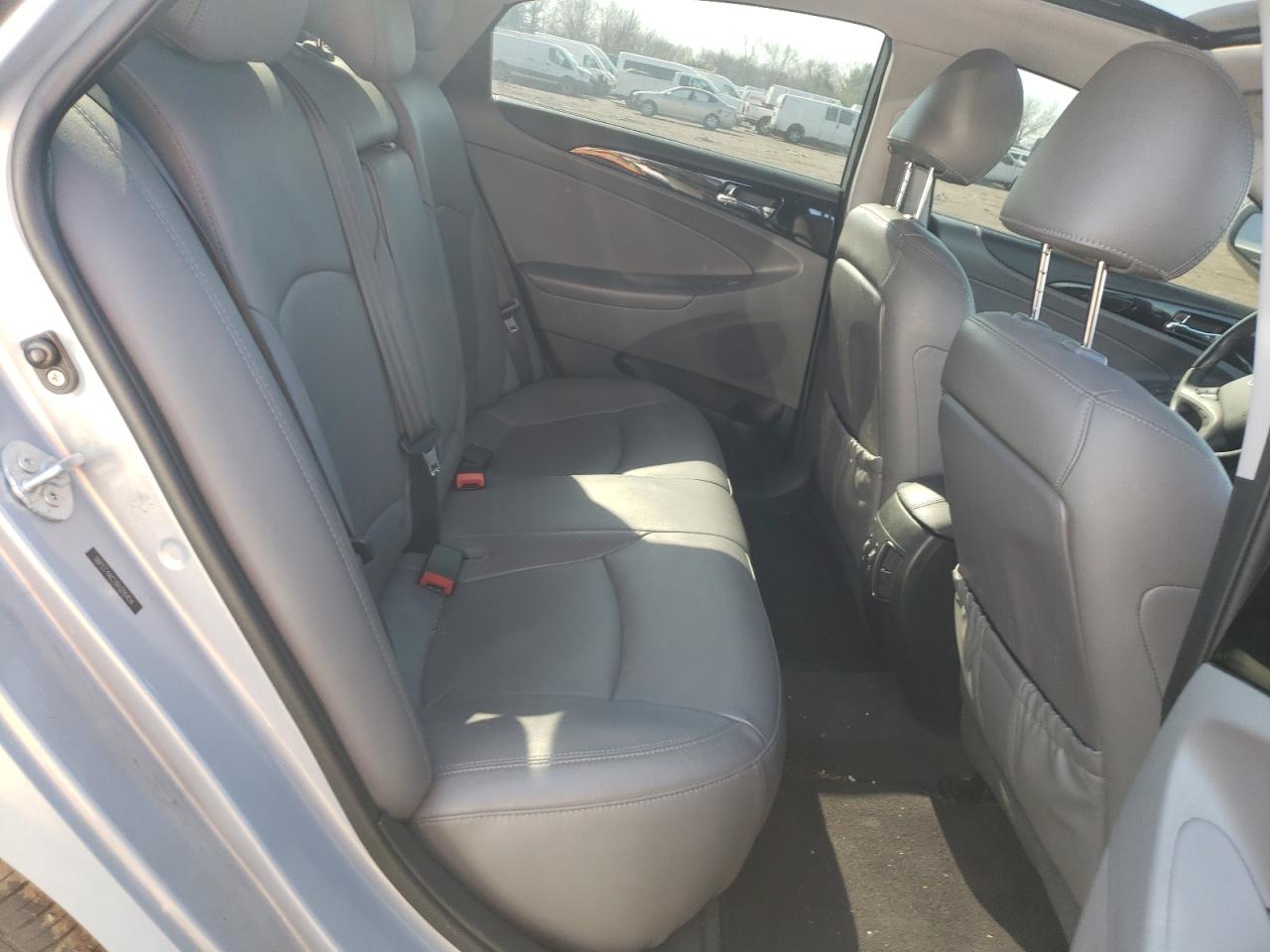 Photo 6 from auction – 2011 HYUNDAI SONATA SE with VIN 5NPEC4AC2BH216404