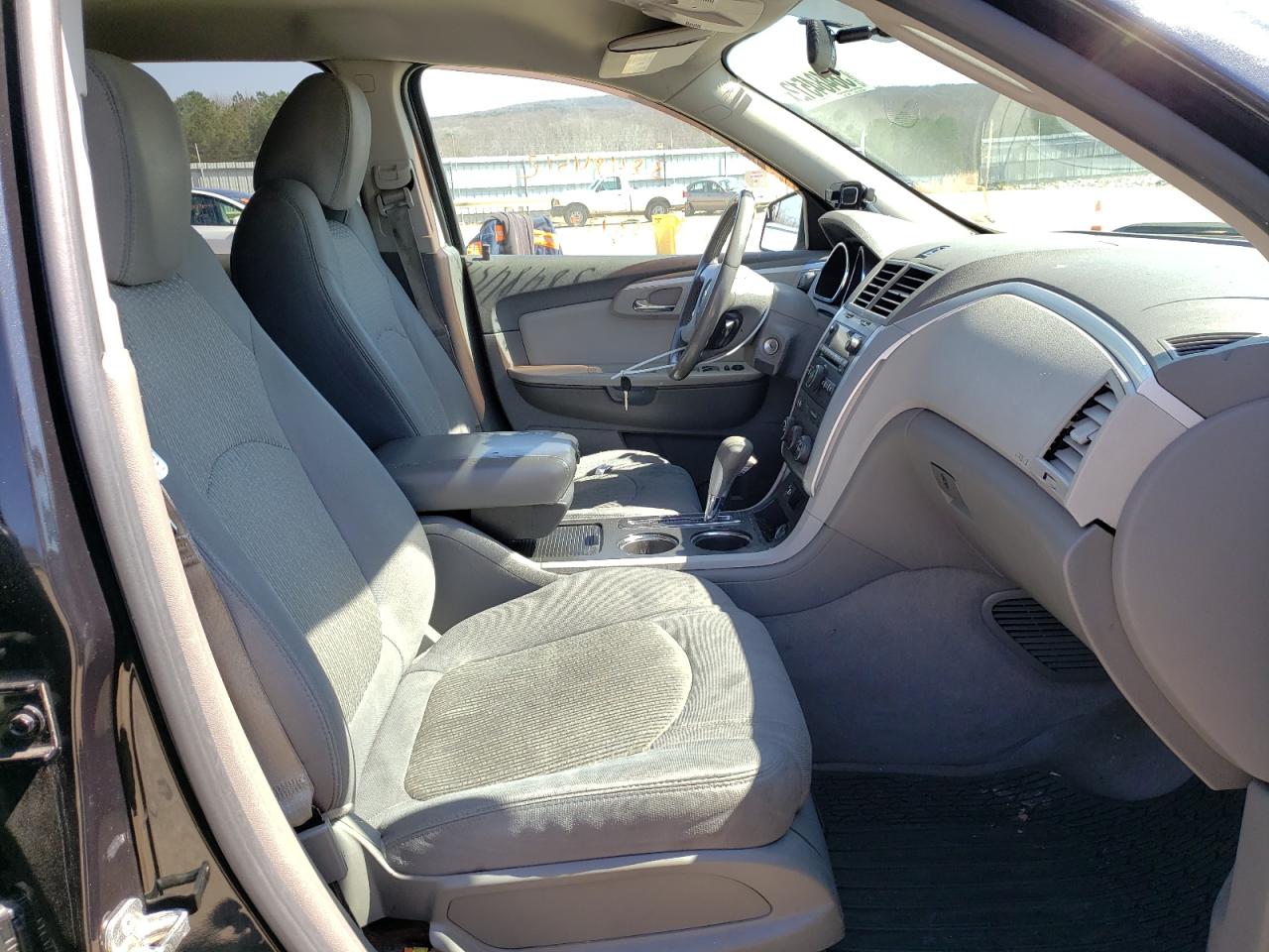 Photo 5 from auction – 2011 CHEVROLET TRAVERSE L with VIN 1GNKVGEDXBJ159238