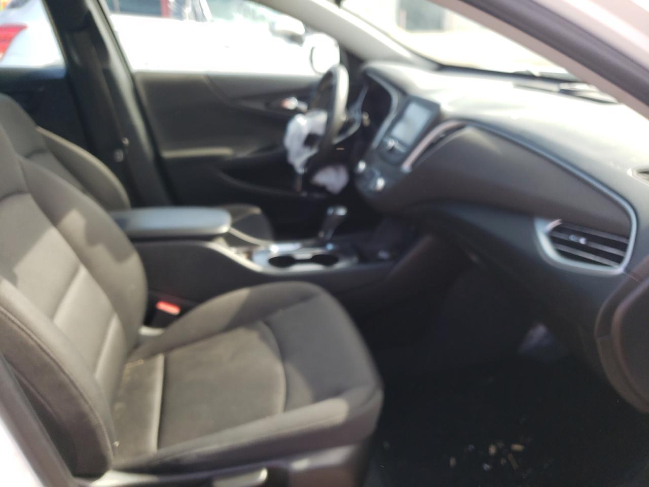 Photo 5 from auction – 2018 CHEVROLET MALIBU LS with VIN 1G1ZB5ST9JF231430