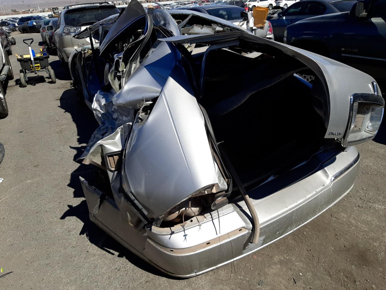 Photo 9 from auction – 2003 LINCOLN TOWN CAR E with VIN 1LNHM81W93Y660242