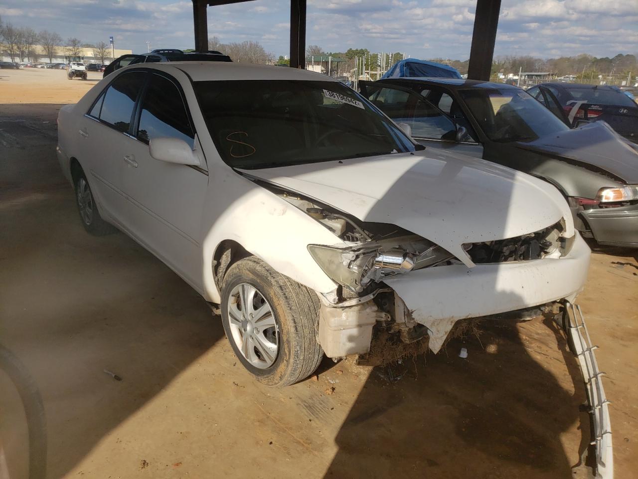 TOYOTA CAMRY LE 2005 with VIN 4T1BE32K85U590728 - Photo from auction