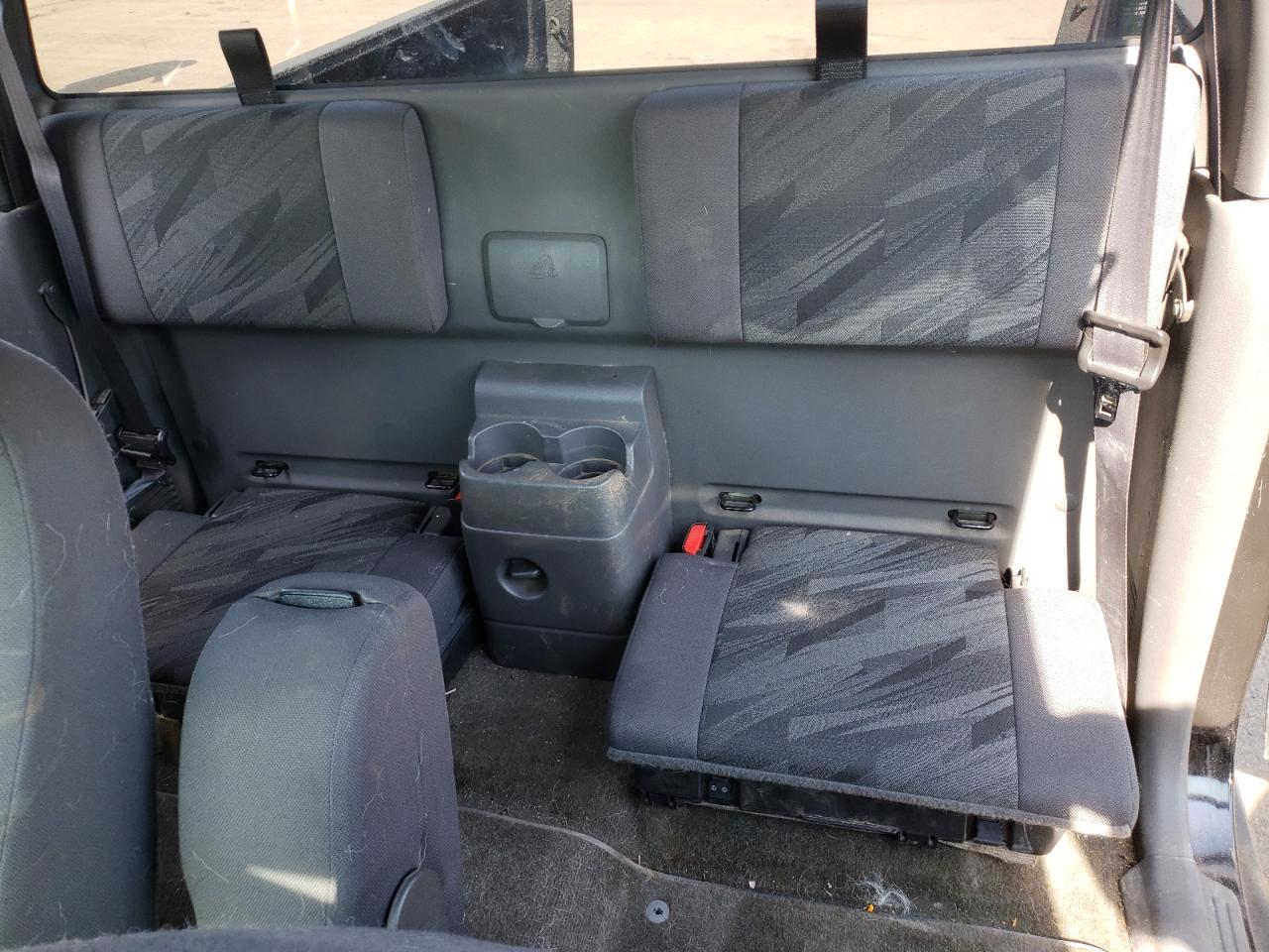 Photo 6 from auction – 2004 CHEVROLET COLORADO with VIN 1GCDT196348212095