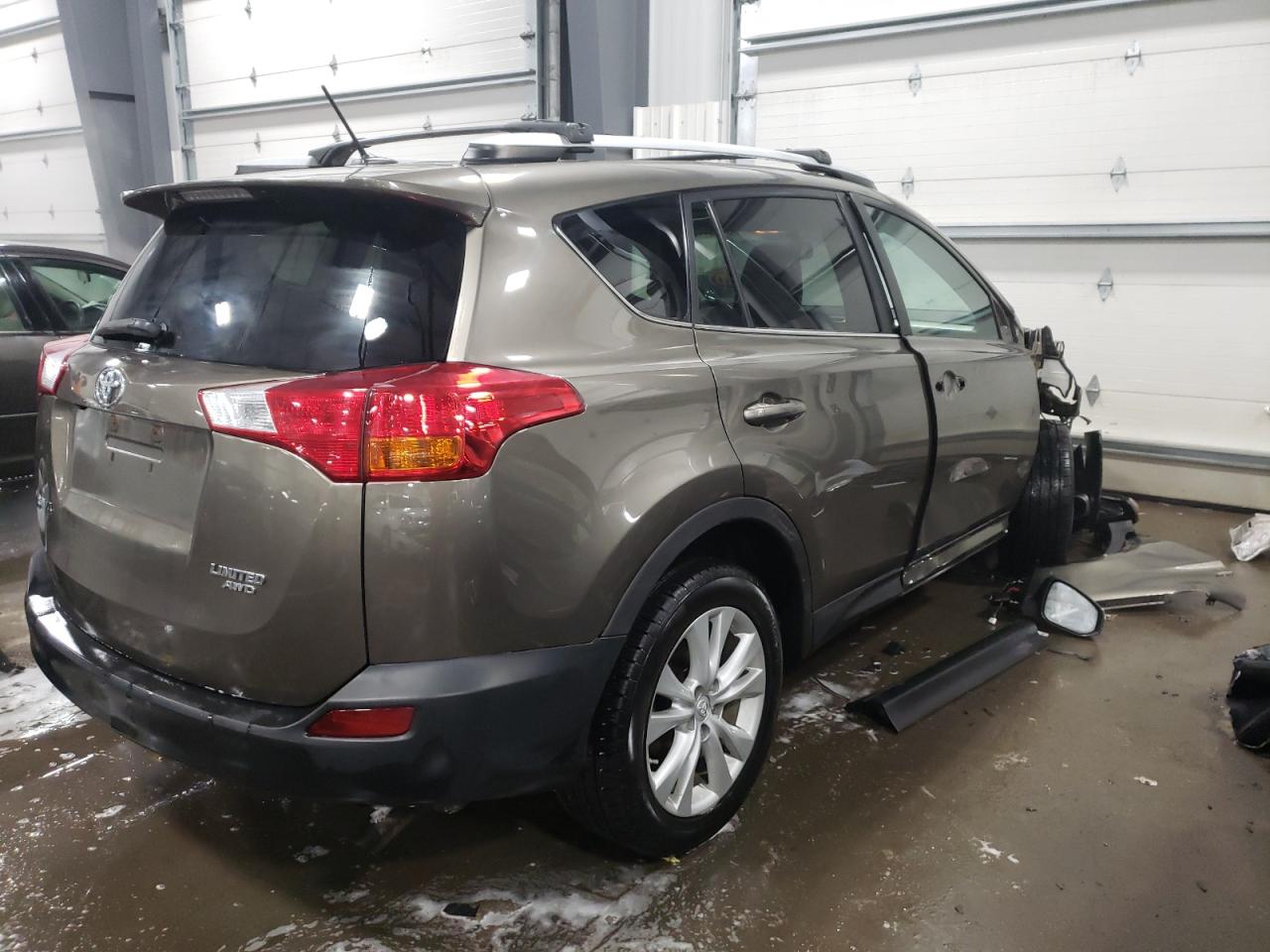 Photo 4 from auction – 2013 TOYOTA RAV4 LIMIT with VIN 2T3DFREV9DW047411