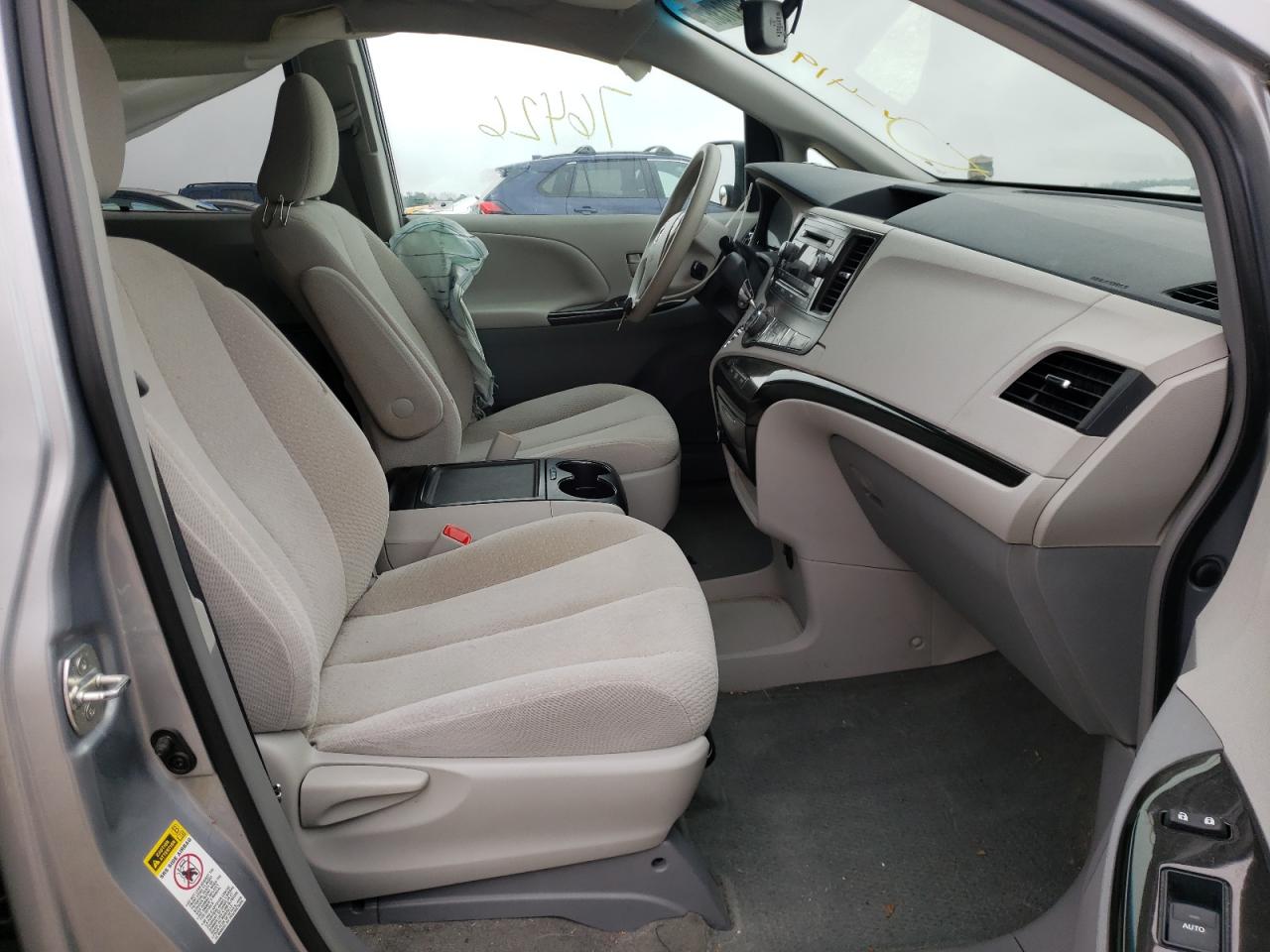 Photo 5 from auction – 2014 TOYOTA SIENNA LE with VIN 5TDKK3DC1ES444193