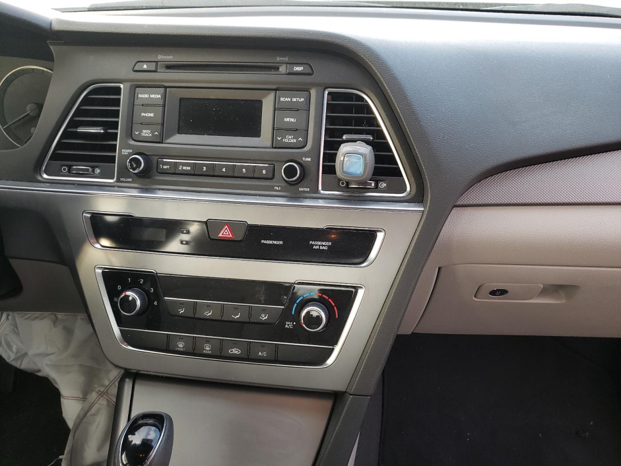 Photo 9 from auction – 2016 HYUNDAI SONATA SE with VIN 5NPE24AF3GH419175