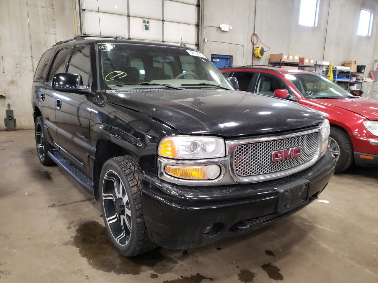 GMC YUKON DENA 2005 with VIN 1GKEK63U45J266337 - Photo from auction