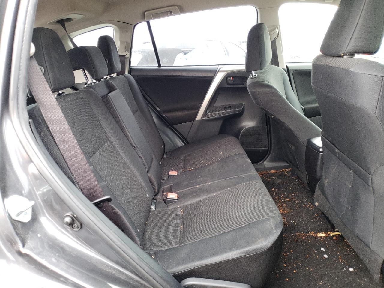 Photo 6 from auction – 2015 TOYOTA RAV4 LE with VIN JTMZFREV4FD049248