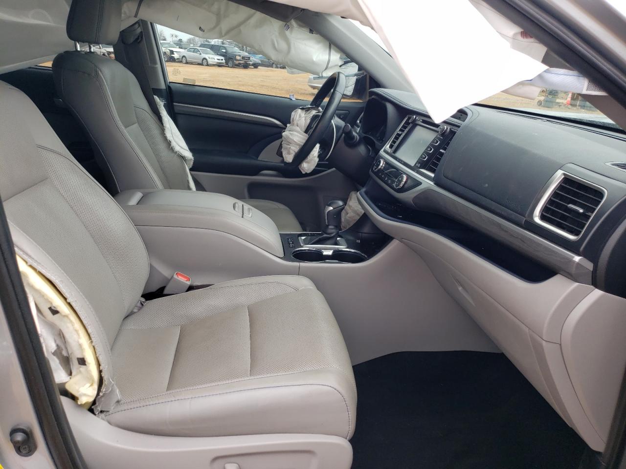 Photo 5 from auction – 2019 TOYOTA HIGHLANDER with VIN 5TDDGRFH9KS059188