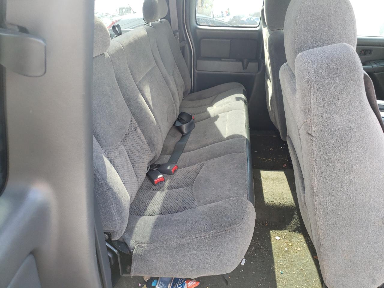 Photo 6 from auction – 2005 CHEVROLET SILVERADO with VIN 1GCEK19B55E229147