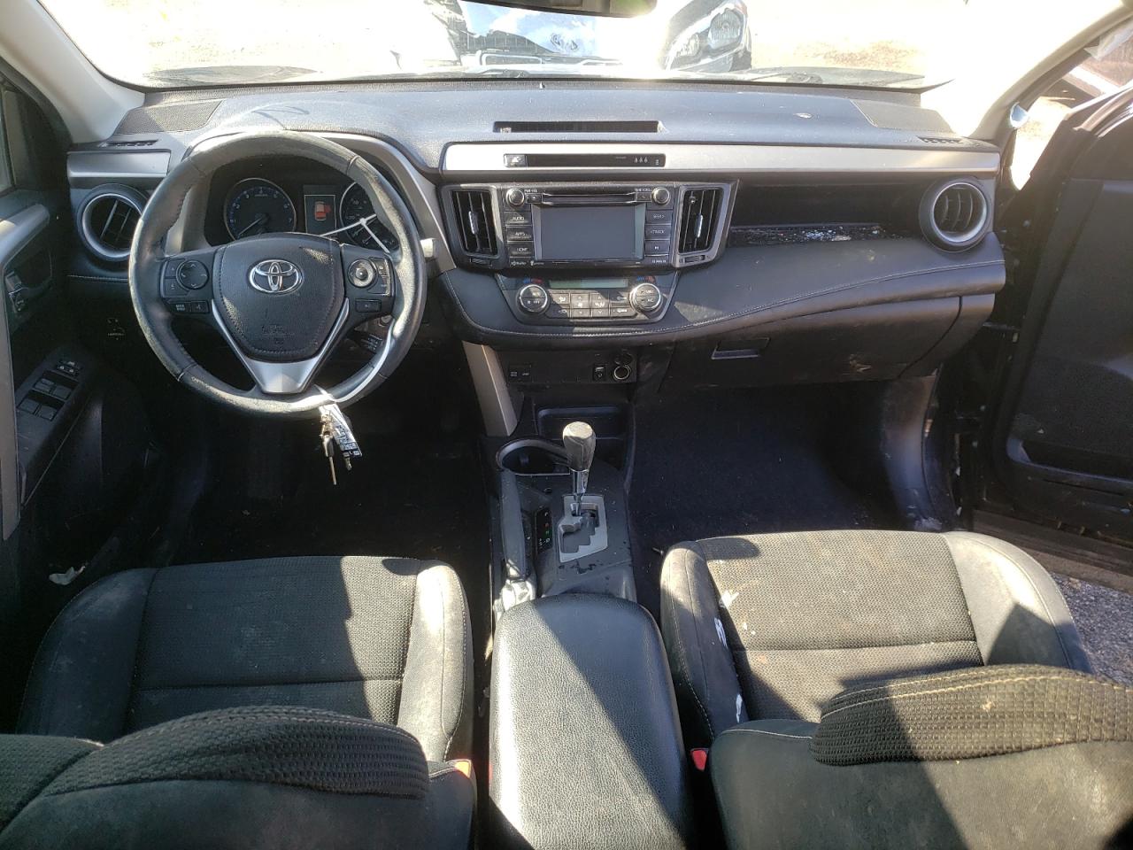 Photo 9 from auction – 2017 TOYOTA RAV4 XLE with VIN 2T3RFREV2HW555067