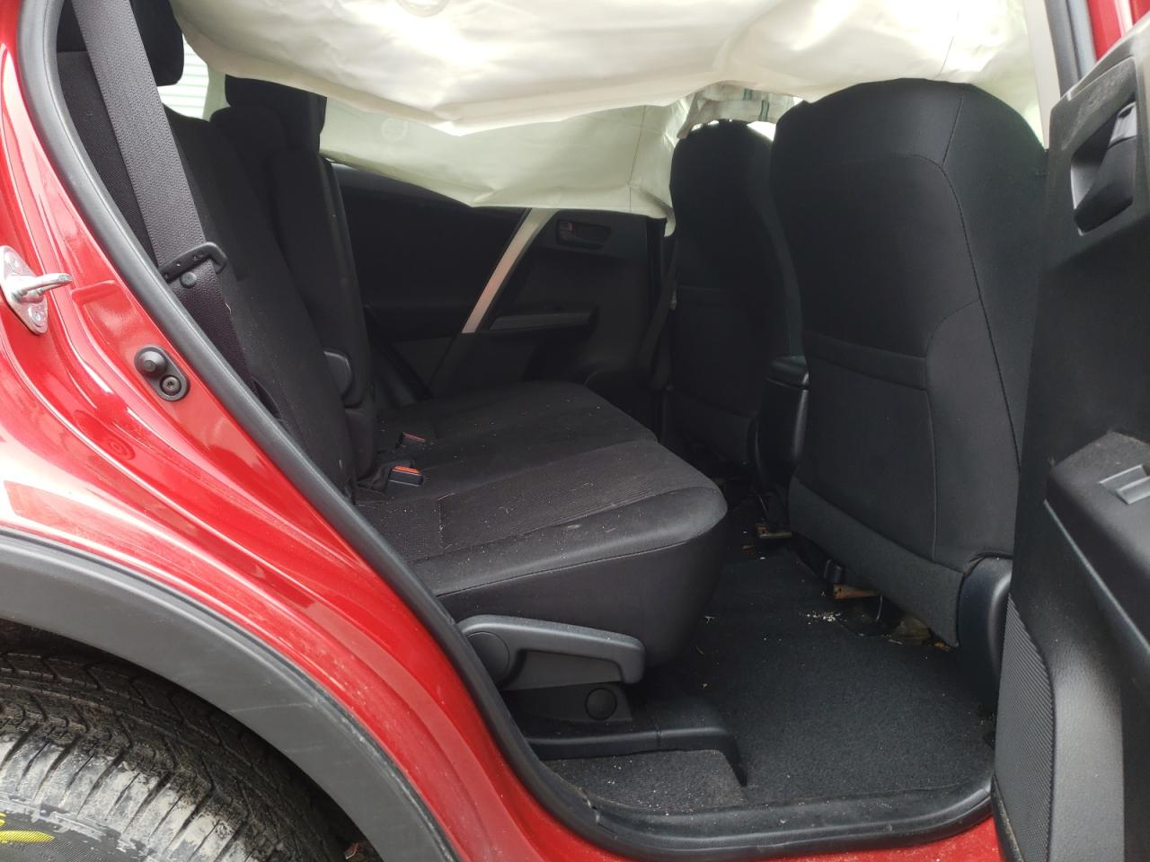 Photo 6 from auction – 2016 TOYOTA RAV4 LE with VIN JTMBFREV0GJ095003