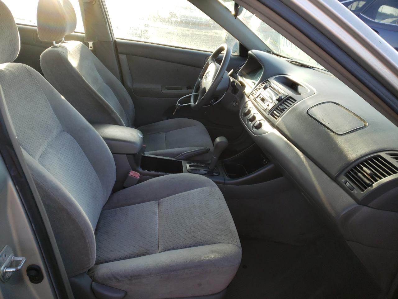 Photo 5 from auction – 2004 TOYOTA CAMRY LE with VIN 4T1BE32K94U935022