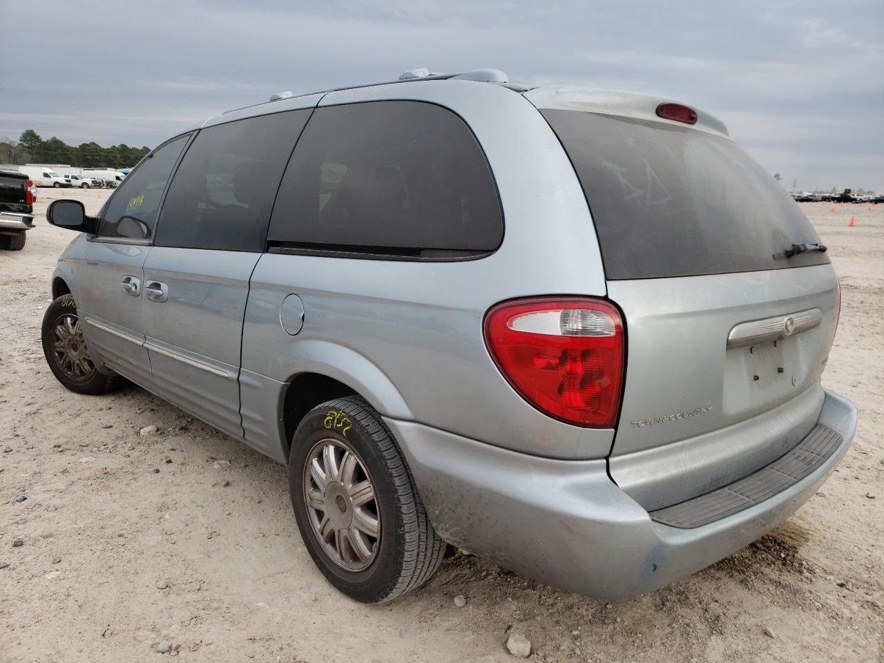 Photo 3 from auction – 2003 CHRYSLER TOWN & COU with VIN 2C8GP64L13R371890