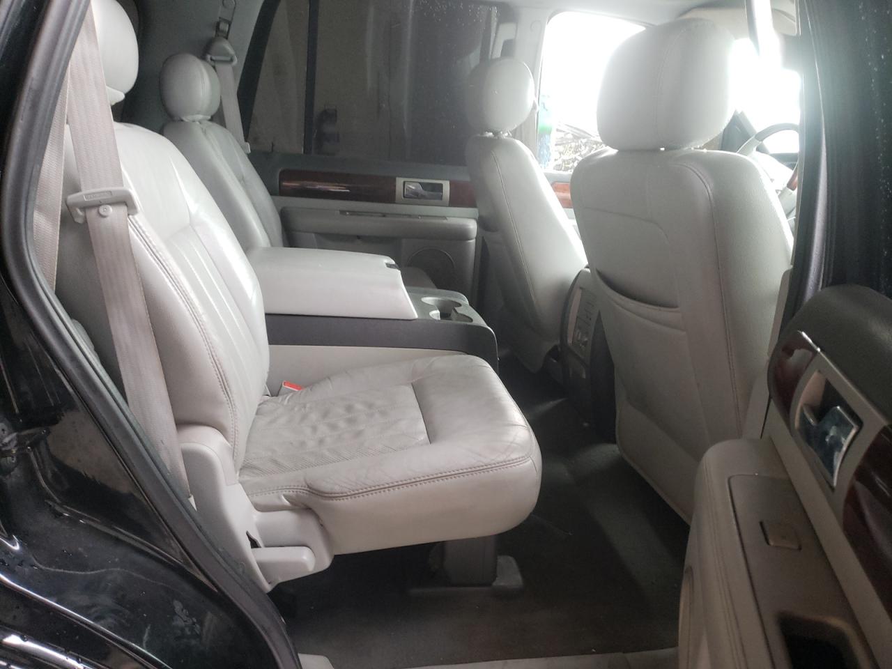 Photo 6 from auction – 2008 LINCOLN NAVIGATOR with VIN 5LMFU28596LJ10037