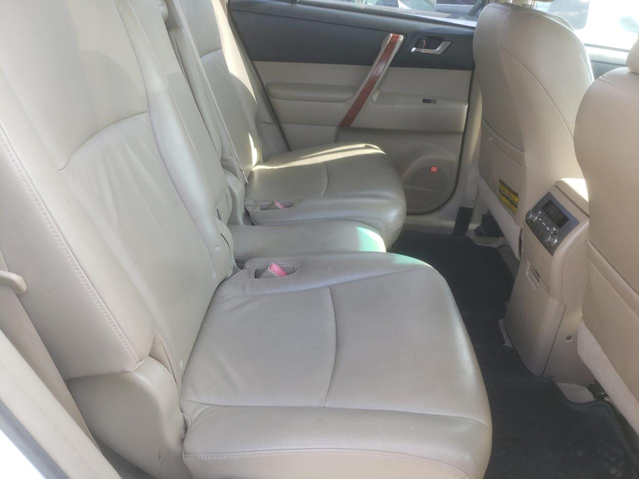Photo 6 from auction – 2008 TOYOTA HIGHLANDER with VIN JTEDS42A282060138