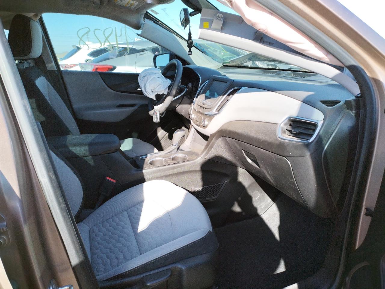 Photo 5 from auction – 2018 CHEVROLET EQUINOX LS with VIN 2GNAXHEV5J6270408
