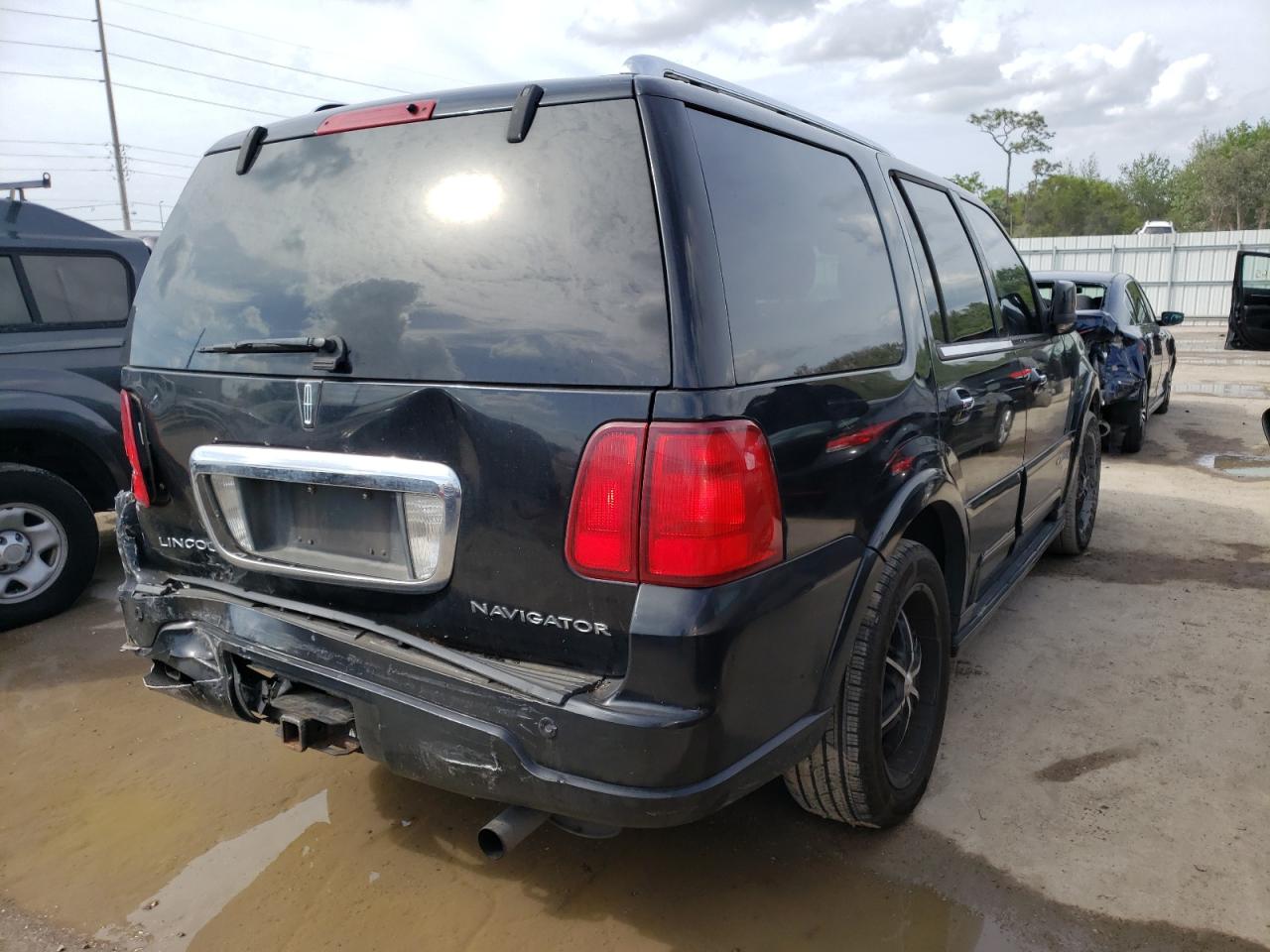 Photo 4 from auction – 2003 LINCOLN NAVIGATOR with VIN 5LMFU28R73LJ46369