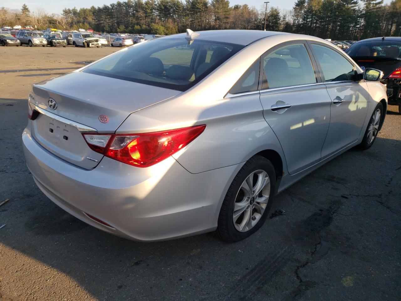 Photo 4 from auction – 2011 HYUNDAI SONATA SE with VIN 5NPEC4AC0BH016993