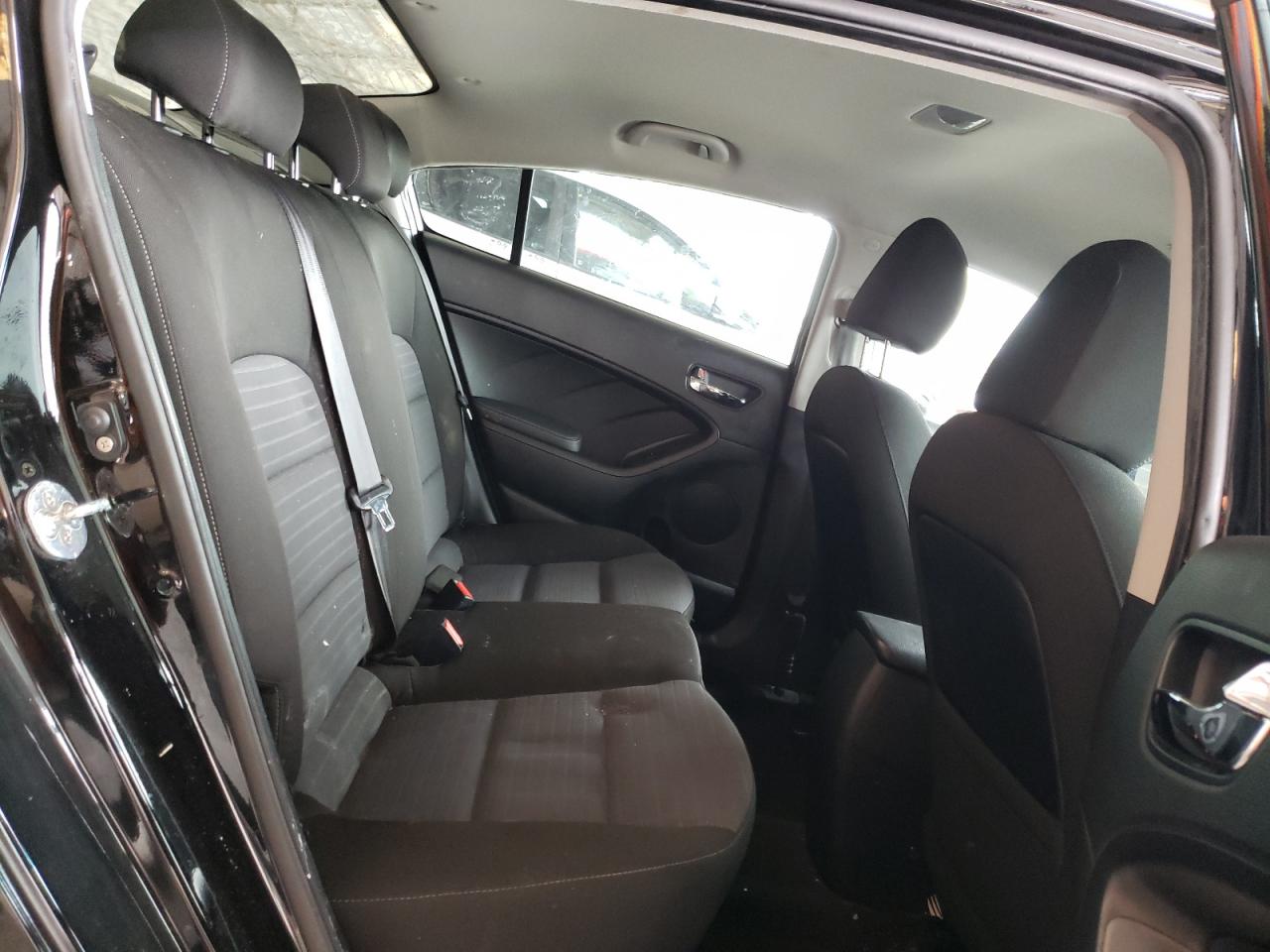 Photo 6 from auction – 2017 KIA FORTE LX with VIN 3KPFL4A79HE006743