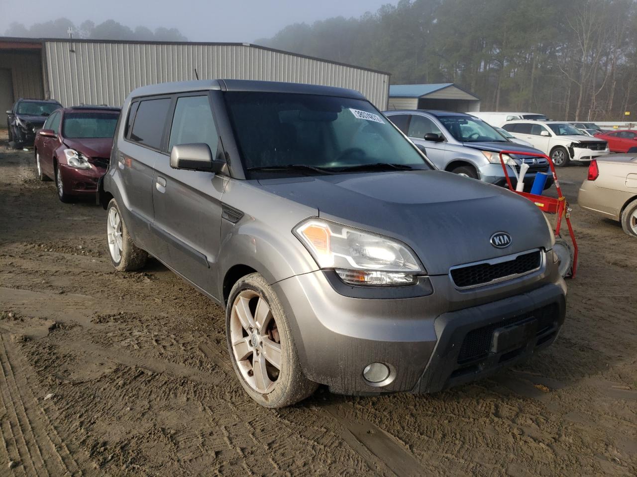 KIA SOUL 2010 with VIN KNDJT2A2XA7175825 - Photo from auction