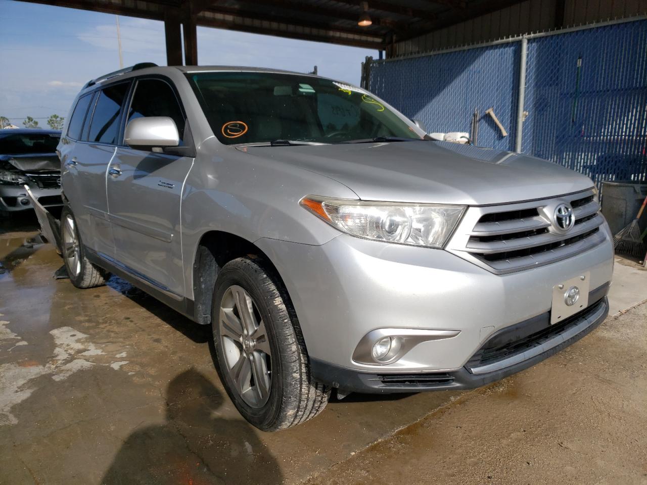 TOYOTA HIGHLANDER 2011 with VIN 5TDDK3EH5BS041347 - Photo from auction