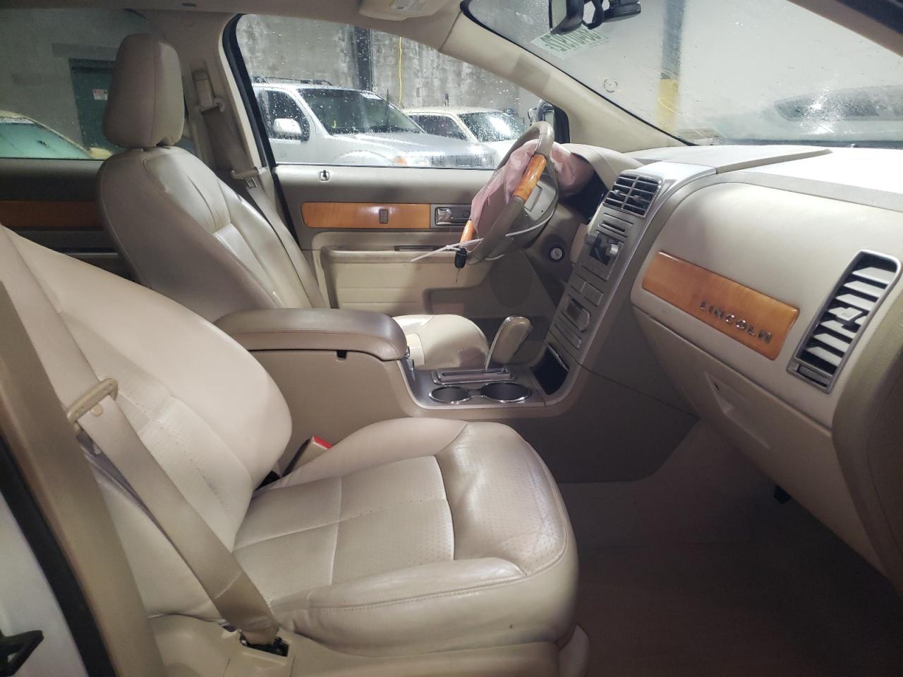 Photo 5 from auction – 2007 LINCOLN MKX with VIN 2LMDU88C57BJ27371