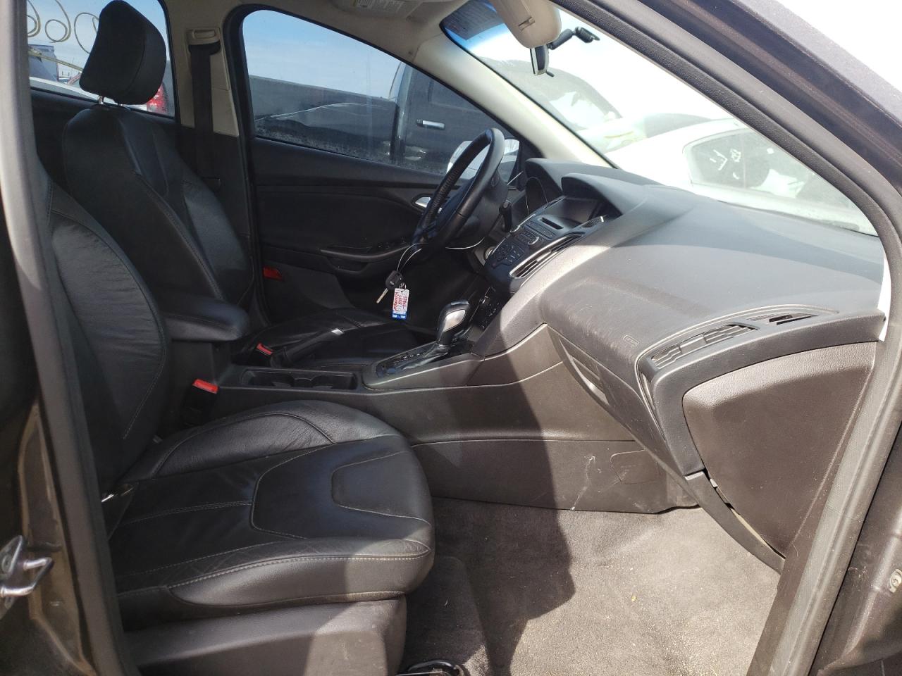 Photo 5 from auction – 2016 FORD FOCUS SE with VIN 1FADP3K28GL267916
