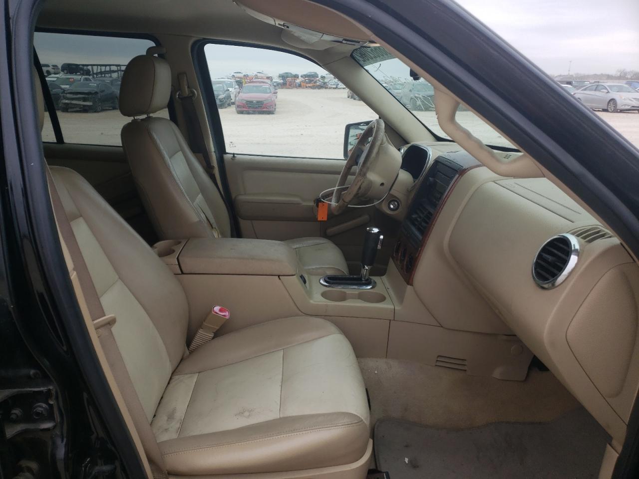 Photo 5 from auction – 2006 FORD EXPLORER E with VIN 1FMEU64E86UB46484