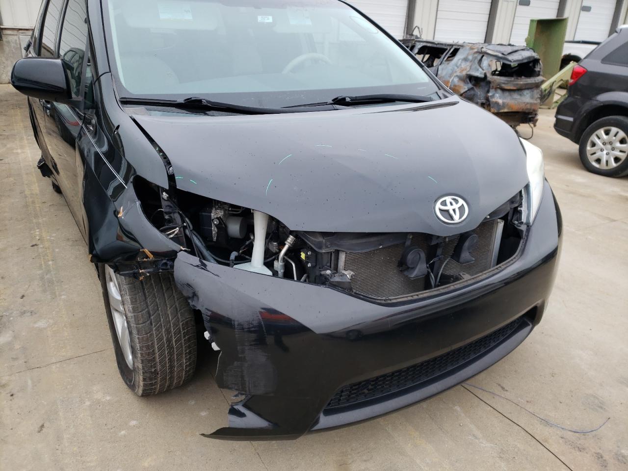 Photo 9 from auction – 2012 TOYOTA SIENNA LE with VIN 5TDKK3DC0CS208650