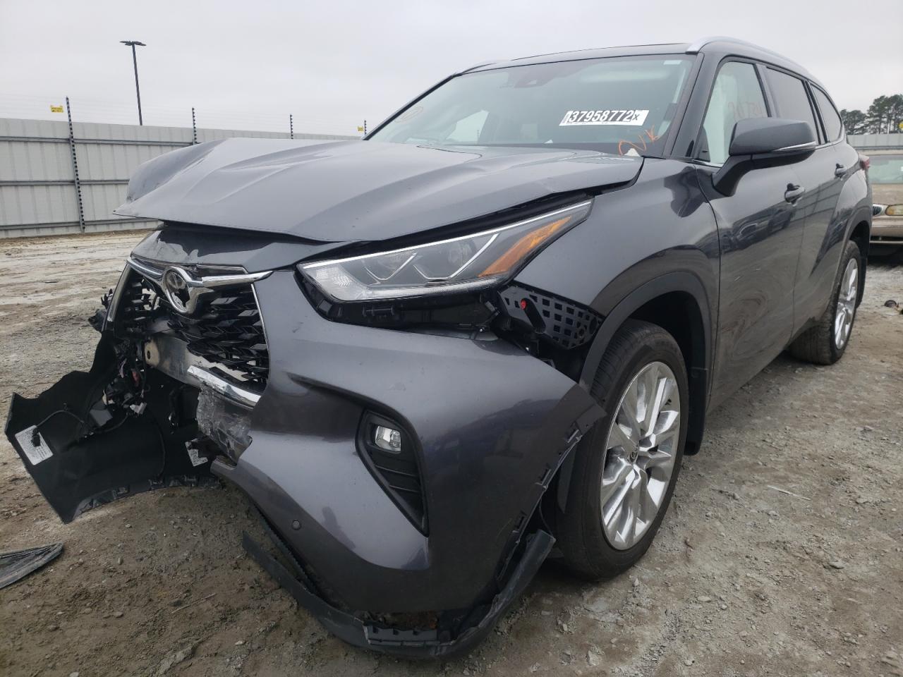 Photo 2 from auction – 2020 TOYOTA HIGHLANDER with VIN 5TDDZRBH4LS046091