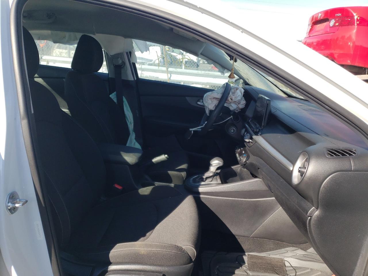 Photo 5 from auction – 2019 KIA FORTE FE with VIN 3KPF24AD8KE040981