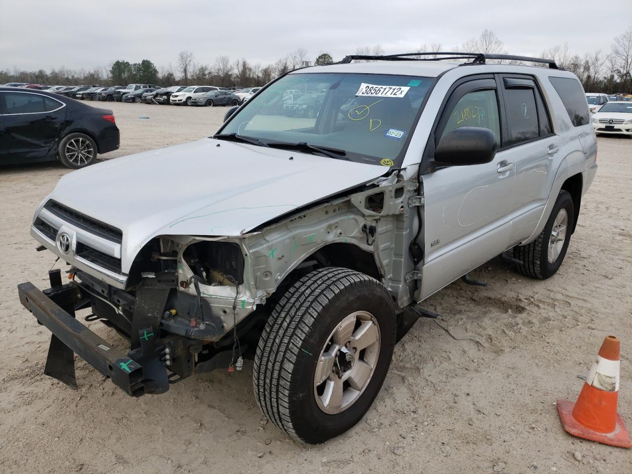 Photo 2 from auction – 2005 TOYOTA 4RUNNER SR with VIN JTEZU14R150051858